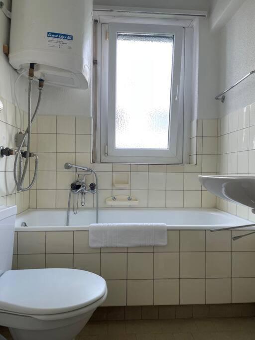 Practical Nearby - Cross 6 Apartemen